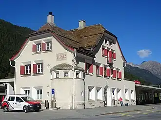 Aufnahmegebäude, Seite zum Vorplatz (2025)
