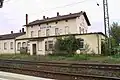 Empfangs­ge­bäu­de Bahn­hof Böh­len (b Leip­zig), Gleis­seite