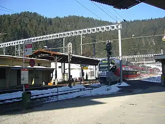 Bahnhof mit einer S13 nach Einsiedeln (2008)