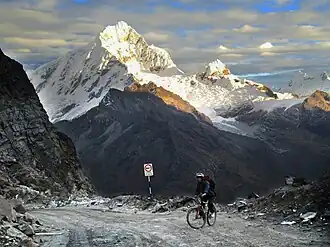 Blick auf den Chopicalqui von der Straße Punta Olimpica in ca. 4900 Meter