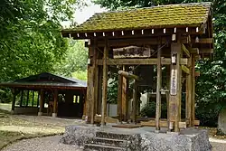 Bonshō (梵鐘, buddhistische Glocken), sind große Glocken, die dazu dienen Zeiträume zu markieren. Bonshō des Zen-Tempels La Gendronnière bei Blois.