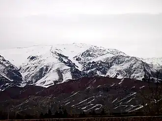Ansicht des Binālūd im Winter von Süden.