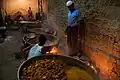 In einer Großküche in Bidar wird Biryani zubereitet.