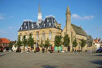Bishop Auckland – Rathaus und Kirche St Anne