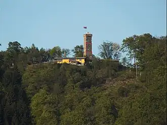Kummelberg (Kummel) mit Bismarckturm und Waldgaststätte Bismarckturm Bad Lauterberg vom Hausberg gesehen