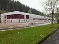 2013: Fabrikneubau auf dem ehemaligen Bahnhofsgelände