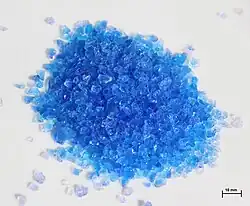 Kieselgel (Blaugel) enthält als Farbindikator Cobalt(II)-chlorid (trocken = blau)
