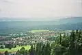 Der Blick auf Hohenpeißenberg vom Hohen Peißenberg aus. Blickrichtung: Nach Süden gegen die Alpen.