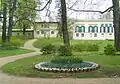 Blick von der Fliederlaube zum Schloss