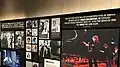 Ausstellungswand im zweiten Stock des Bob Dylan Centers