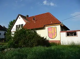 Haus mit Ortswappen