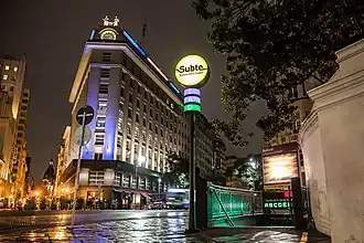 Zugang zur Station Bolívar der Linie E (2017)