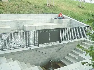 Bonifatiusbrunnen am Hang der Kalbacher Höhe am Bonifatiusweg