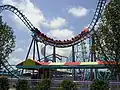 Zug beim Durchfahren des Boomerang in Six Flags New Orleans