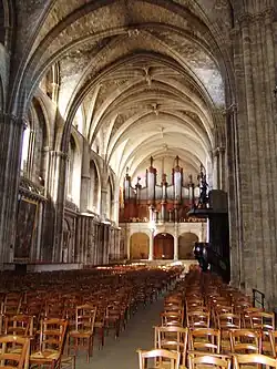 Schiff zur Orgel