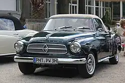 Baujahr 1961 mit Ziergitter im Kühlergrill