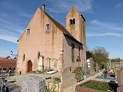 Gotisches Portal und Lanzettfenster in der Nordhälfte der Westwand