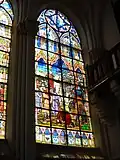 Fenster 2: Guérin, Kanzler und Bischof von Senlis, zeigt dem Herzog Adam II. von Melun das Herannahen des Feindes