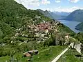 Das Dorf Brè vom Monte Brè aus