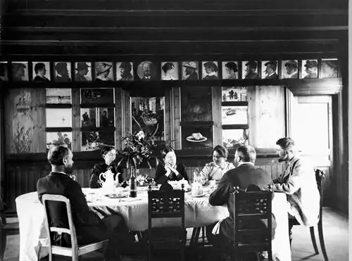 Der Hotel-Speisesaal mit Porträts der Skagen-Maler