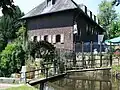 Mühlengebäude mit Wasserrad