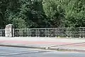 Eisernes Brüstungsgitter einer Brücke