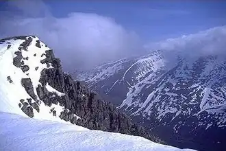 Blick vom Sgòr Gaoith über Glen Einich auf den Braeriach.