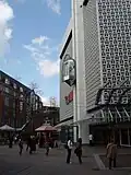 Rechts Hortenfassade, links Kaufhaus C&A