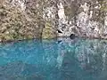 Am Brenztopf mit seinem tiefblau schimmernden Quellwasser kommt der Hohenlohe-Ostalb-Weg in Königsbronn direkt vorbei.