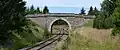 Brücke der Straße von Orpus nach Schmiedeberg über der tschechischen Bahnlinie 137 Weipert–Komotau