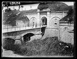 Eingang mit Brücke, zwischen 1914 und 1918