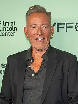 Bruce Springsteen, einer der kommerziell erfolgreichsten Rockmusiker. Gespielt wird er von Jeremy Allen White