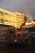 Brückenlofts zwischen Hochbau West und Hochbau Süd, rechts das ehemalige Heizhaus