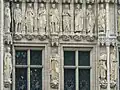 Skulpturen am linken Flügel, Vergrößerung