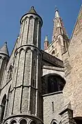 Liebfrauenkirche in Brügge, ab 1210, Steinmetzarbeiten nach französischem Vorbild, Tuffstein, Backstein