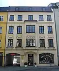 Brunnstraße 1; Teil des Radspielerhauses, 1875, dem Palais Rechberg in der Hackenstraße 7 angeglichen