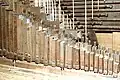 Holzpfeifen im Brustpositiv, vorne Plockfloit, dahinter Gedact, im Hintergrund das Wellenbrett zum Hauptwerk