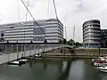 Blick zur Schifferstraße, unten Boote aus der Marina Duisburg