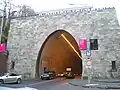 Das im Zweiten Weltkrieg zerstörte und danach nur spärlich wiedererrichtete Westportal