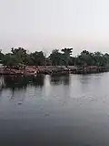 Uferbereich im Bereich des Dorfes Lahan.