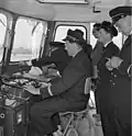Personal auf der Brücke