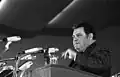 Franz Josef Strauß bei einer Rede 1972 mit mehreren MD 421