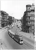 Dreiwagen­zug in Mag­de­burg, in Got­ha er­stell­te Auf­bau­wa­gen von 1950 (Triebwagen) bis 1957