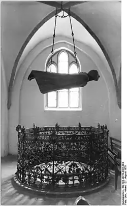 Der Schwebende (1927/1953) im Dom zu Güstrow