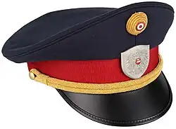 Blaue Tellerkappe eines dienstführenden Beamten