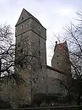 Nordöstlicher Eckturm und Blick zum Tor