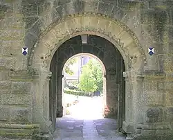 Das romanische Haupttor