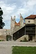 Die Schwurfinger, Verzierung der Wehrmauer