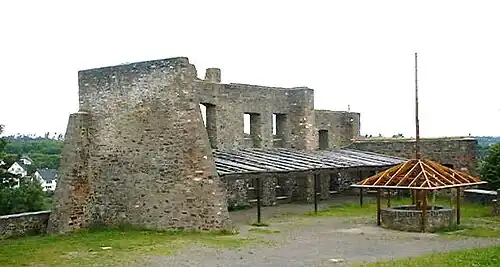 Innenansicht der Burgruine bei Ulmen