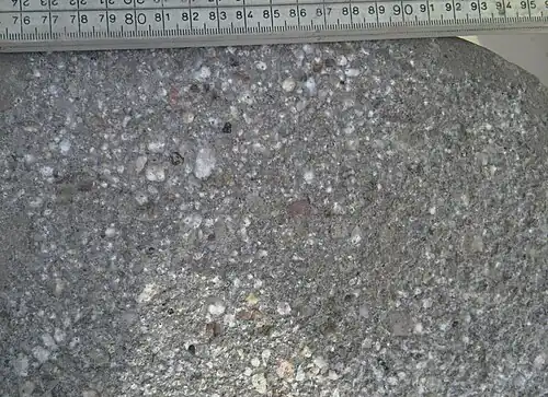Eine gestockte Betonoberfläche